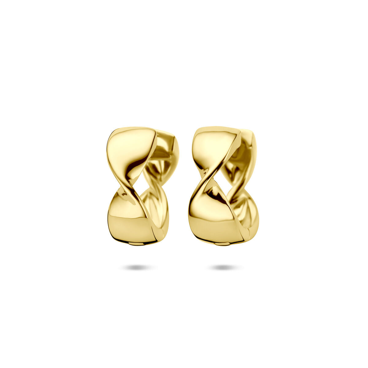 Vergulde zilveren klapoorringen met een gedraaide vorm, 15 x 6 mm.