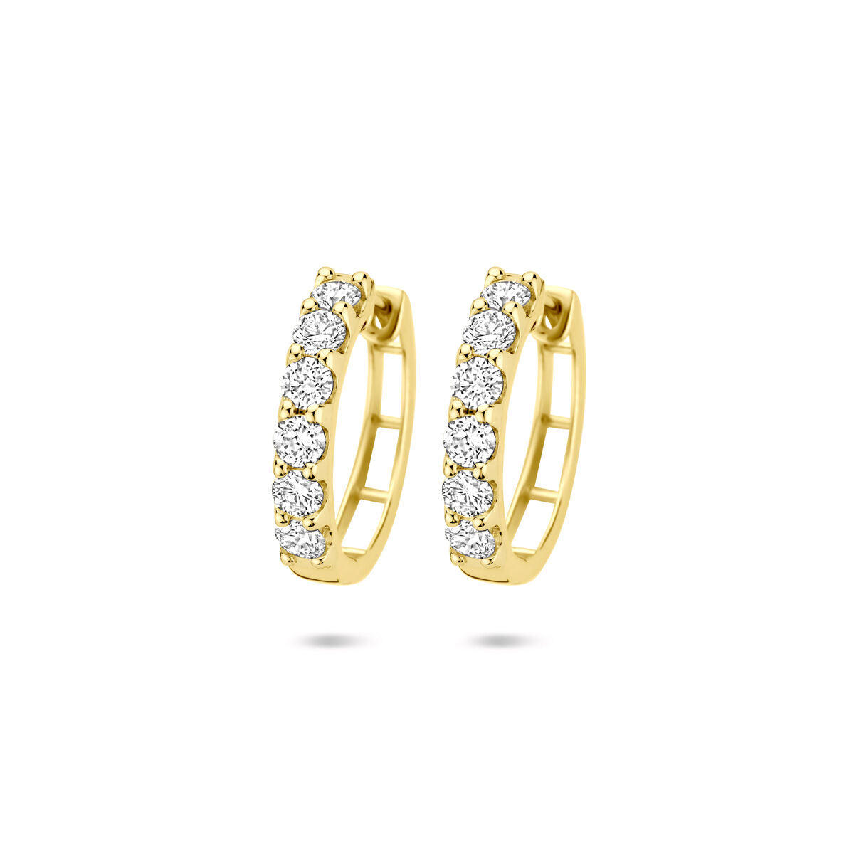 Złote kolczyki koła z lab-grown diamentami o łącznej wadze 1,025 ct, z dziesięcioma kamieniami.