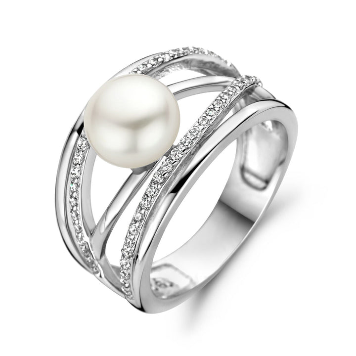 De Van der Kooij Collectie ring parel zilver gerhodineerd heeft drie splitbanden, waarvan twee met zirkonia accenten, en een rond wit zoetwaterparel middenstuk, elegant afgebeeld tegen een witte achtergrond.