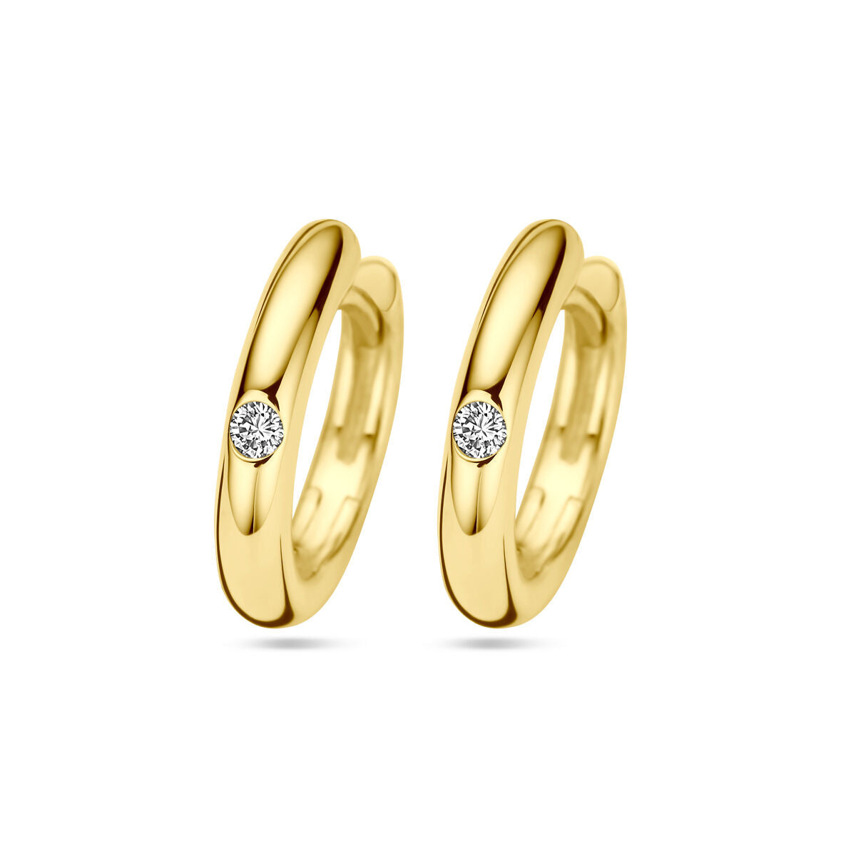 Klapoorringen van 14K geelgoud met een diamant van 0.04ct (2x 0.02ct) in de zijkant.