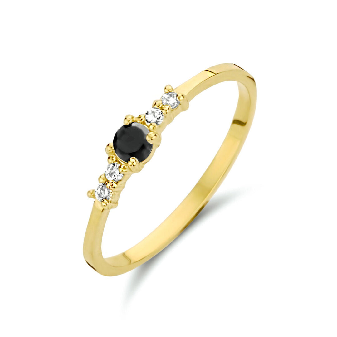 Een delicate 14K geelgouden ring van de Van der Kooij Collectie met een centrale ronde zwarte zirkonia en drie kleine witte zirkonia's aan elke zijde, gezeten op een dunne gouden band.