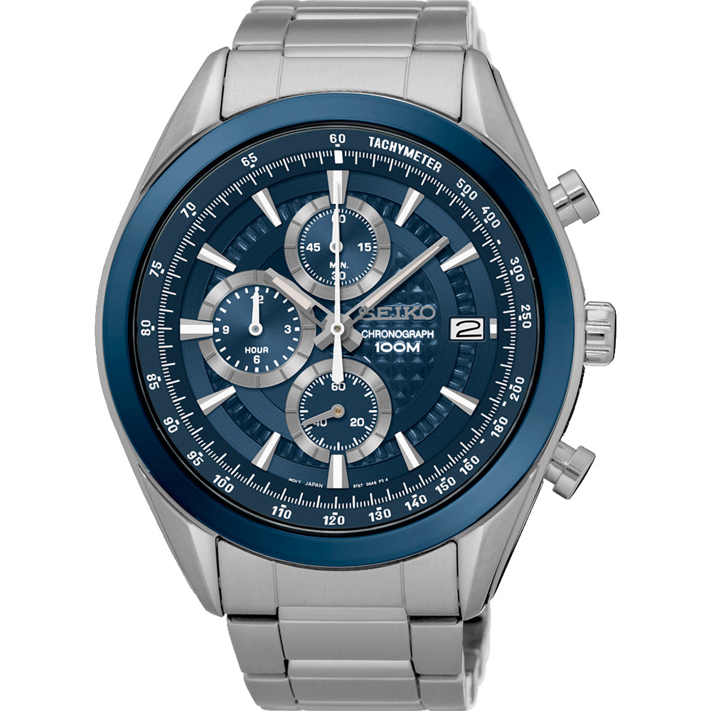Het Seiko heren horloge SSB177P1 is een chronograafhorloge van roestvrij staal met Hardlex mineraalglas en een blauwe wijzerplaat, met drie sub-wijzerplaten, een datumweergave en een tachymeter. De metalen band past goed bij zilverkleurige uurmarkeringen en wijzers, aangestuurd door een efficiënt quartzmechanisme.