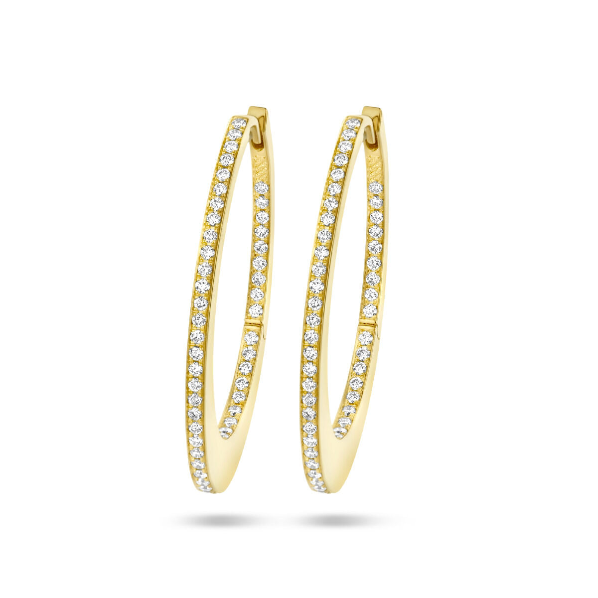 Złote kolczyki koła z diamentami 0,42 ct (2x 0,21 ct) H SI, ozdobione błyszczącymi kamieniami.