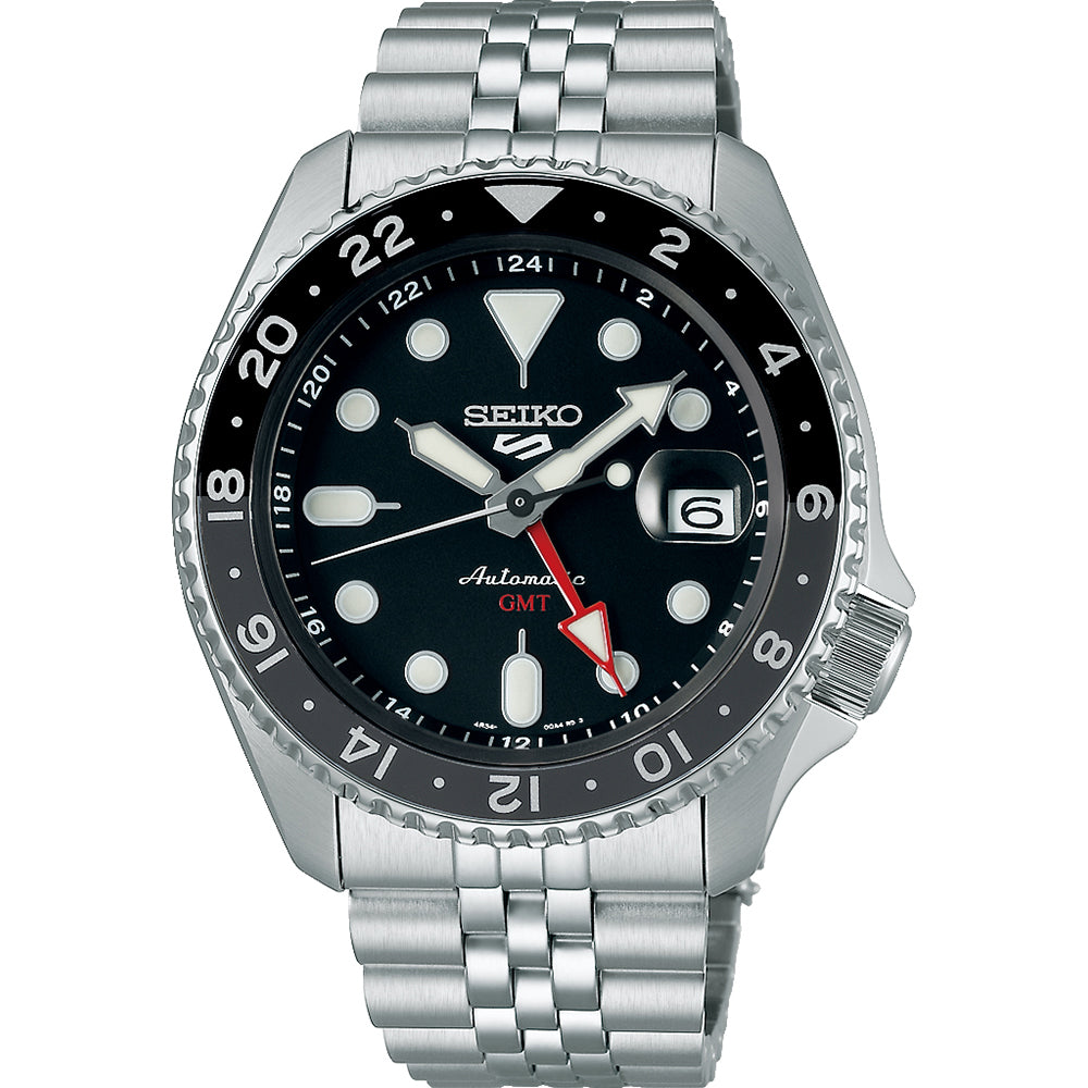 Srebrny zegarek męski Seiko 5 Sports z czarną tarczą, stalowa bransoleta, wskazówka GMT.