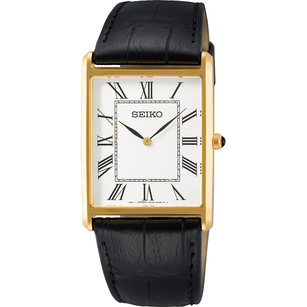 Het Seiko heren horloge SWR052P1 heeft een rechthoekige goudkleurige roestvrijstalen kast, een verfijnde witte wijzerplaat met zwarte Romeinse cijfers, een slanke zwarte secondewijzer en is elegant afgewerkt met een netjes gestikte zwarte leren band.