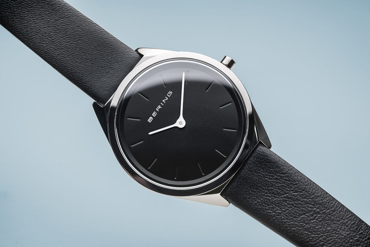 Bering damski zegarek czarna tarcza - 17031-402