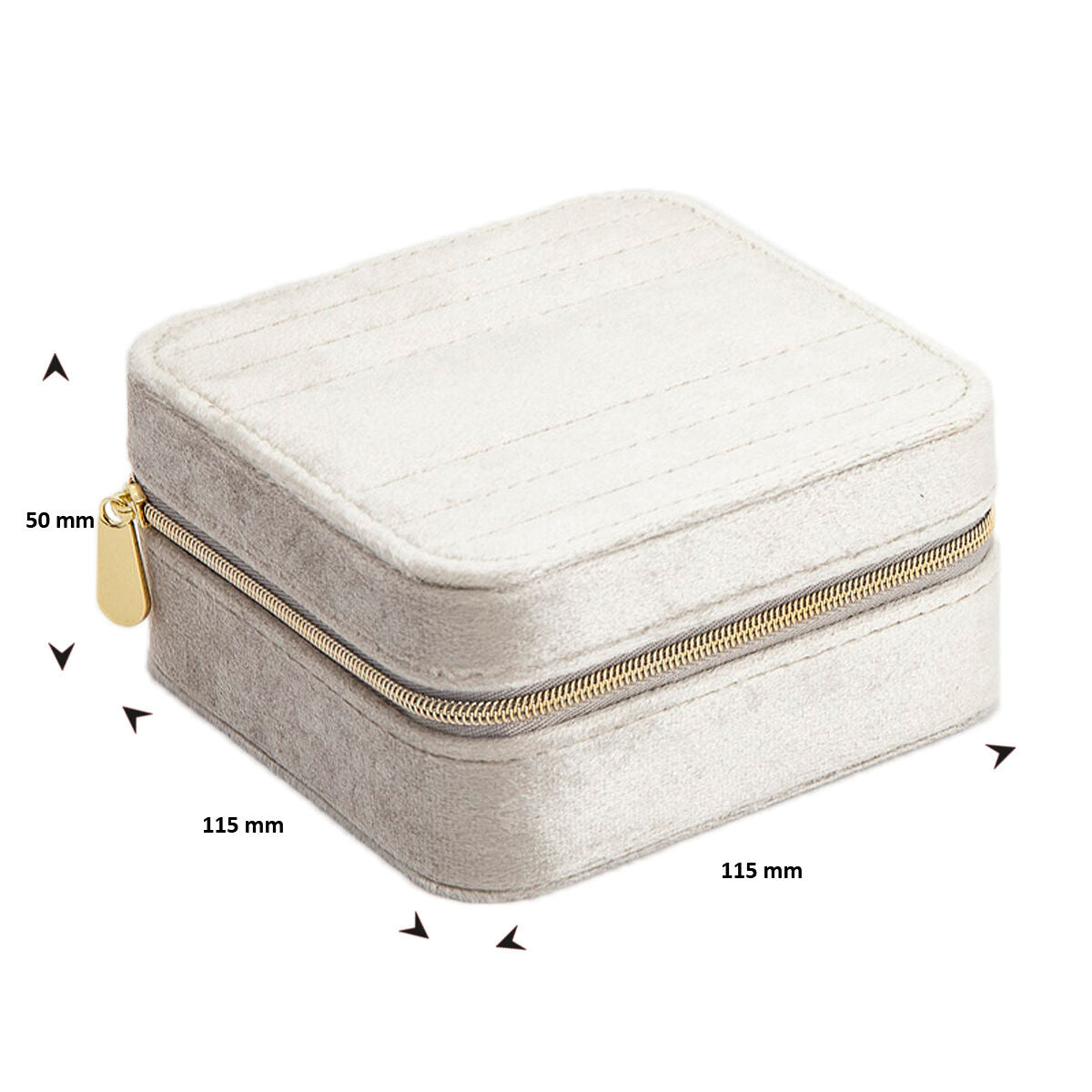 De Van der Kooij Collectie sieradendoos crème toebehoren is een vierkante, beige fluwelen sieradendoos met gouden rits en treklipje (115 x 115 x 50 mm), gepresenteerd vanuit een lichte hoek en afmetingen getoond aan de zijkanten.