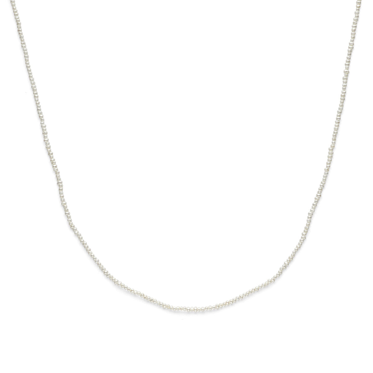 Collier van parels met een lengte van 41-45 cm, verguld met 3 micron zilver in een gele tint.