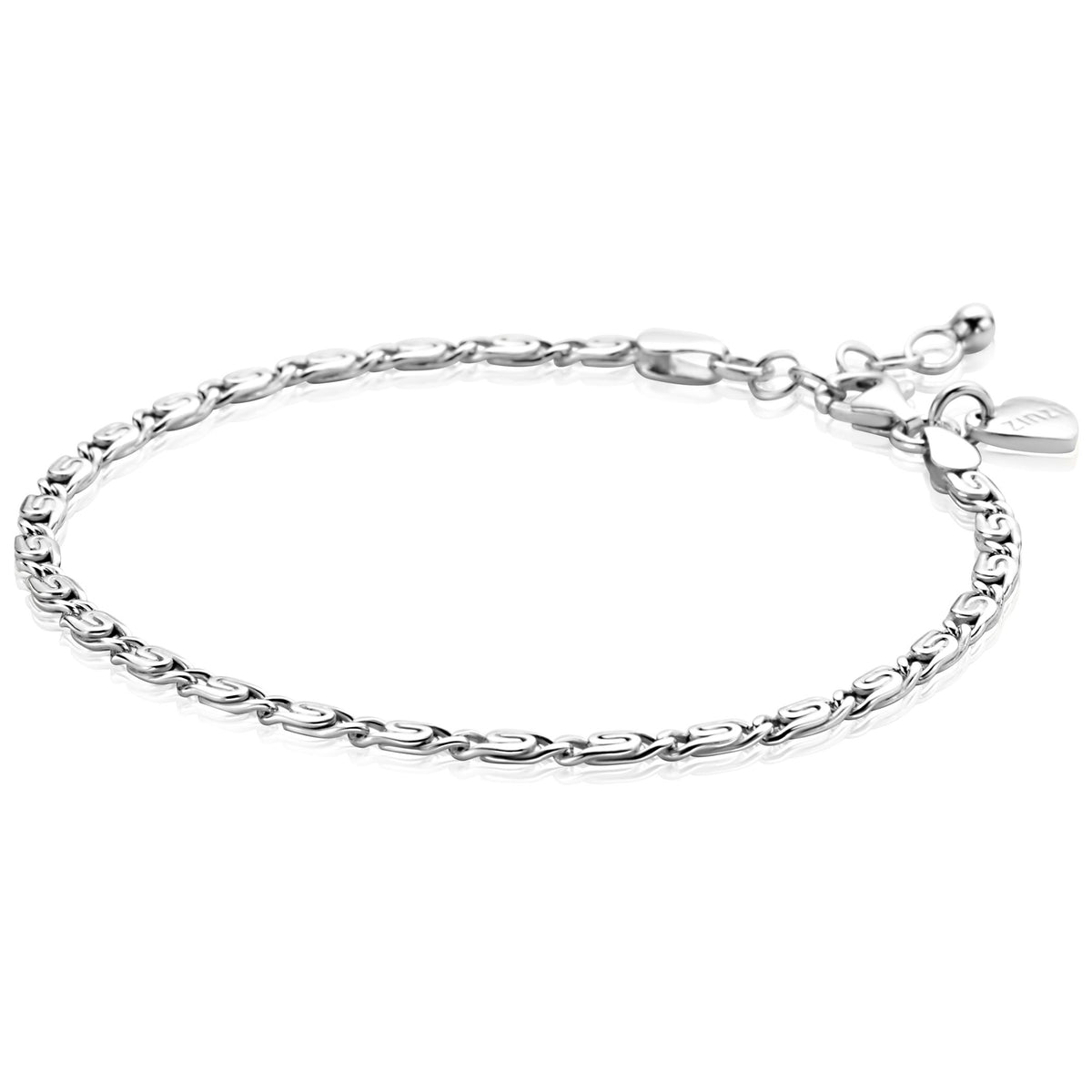 De Zinzi armband zilver ZIA2712 van Zinzi heeft delicate dubbele krul schakels in een gedraaid, in elkaar grijpend ontwerp met een verstelbare sluiting, weergegeven op een witte achtergrond.