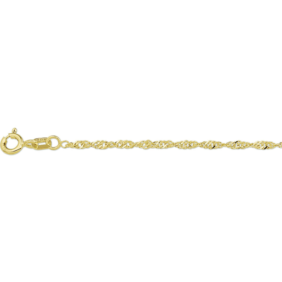 Een close-up van de Van der Kooij Collectie collier singapore 1,8 mm, een goudkleurige touwketting met karabijnsluiting, afgebeeld op een effen witte achtergrond.