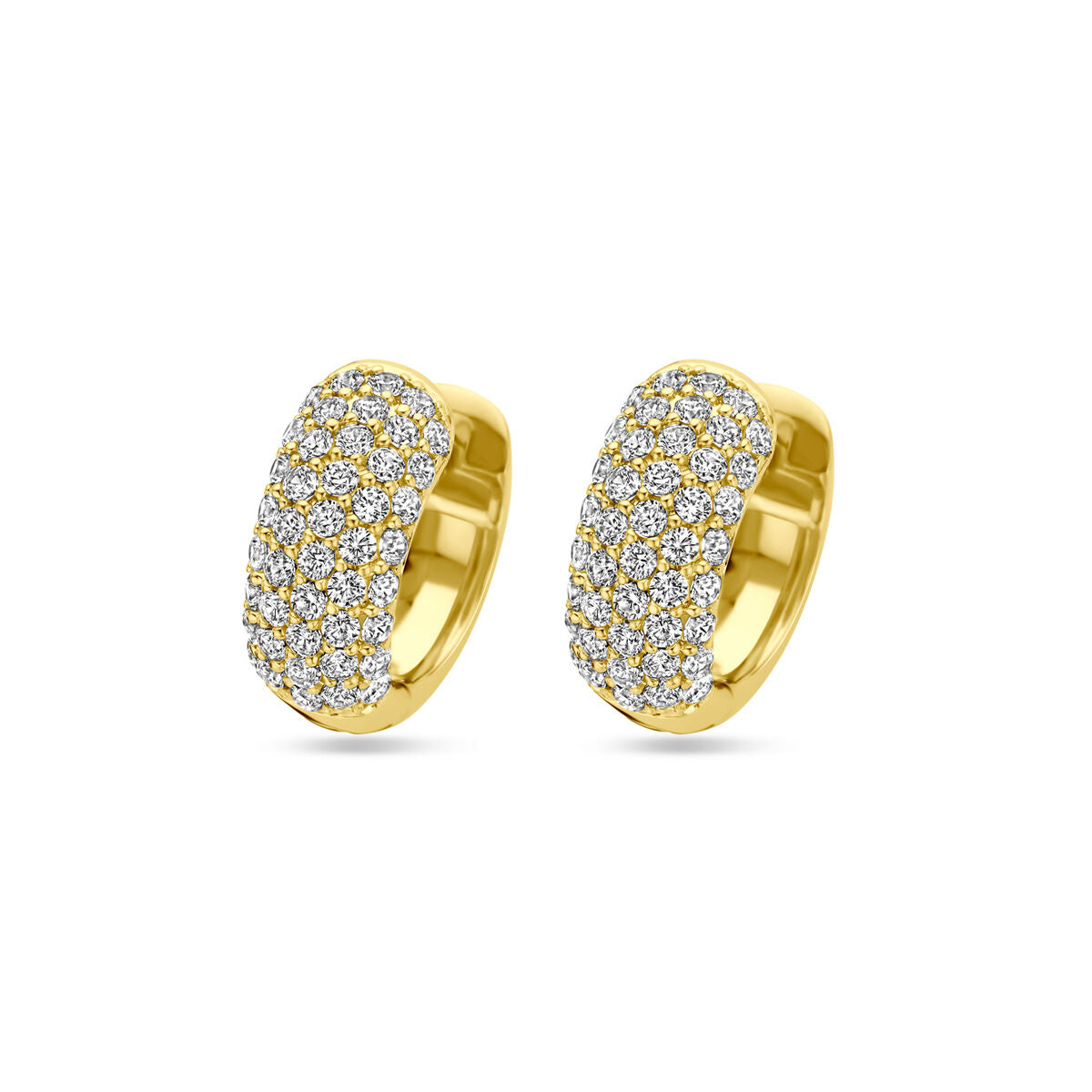 Een paar Van der Kooij Collectie klapoorringen zirkonia 15,5 mm, 1 micron zilver verguld (geel), met fonkelende zirkonia steentjes aan de voorkant.