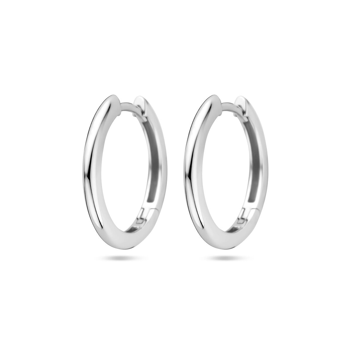 Zilveren klapoorringen van 2,0 mm met een gerhodineerde afwerking.