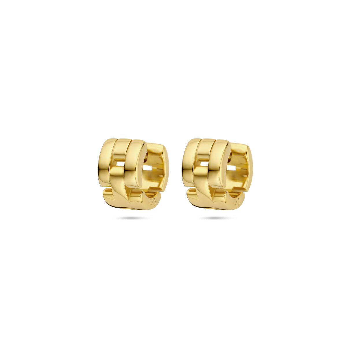 Een paar Van der Kooij Collectie klapoorringen schakelmotief 10 mm, 1 micron zilver verguld (geel), met een grof kettingontwerp, weergegeven op een witte achtergrond.