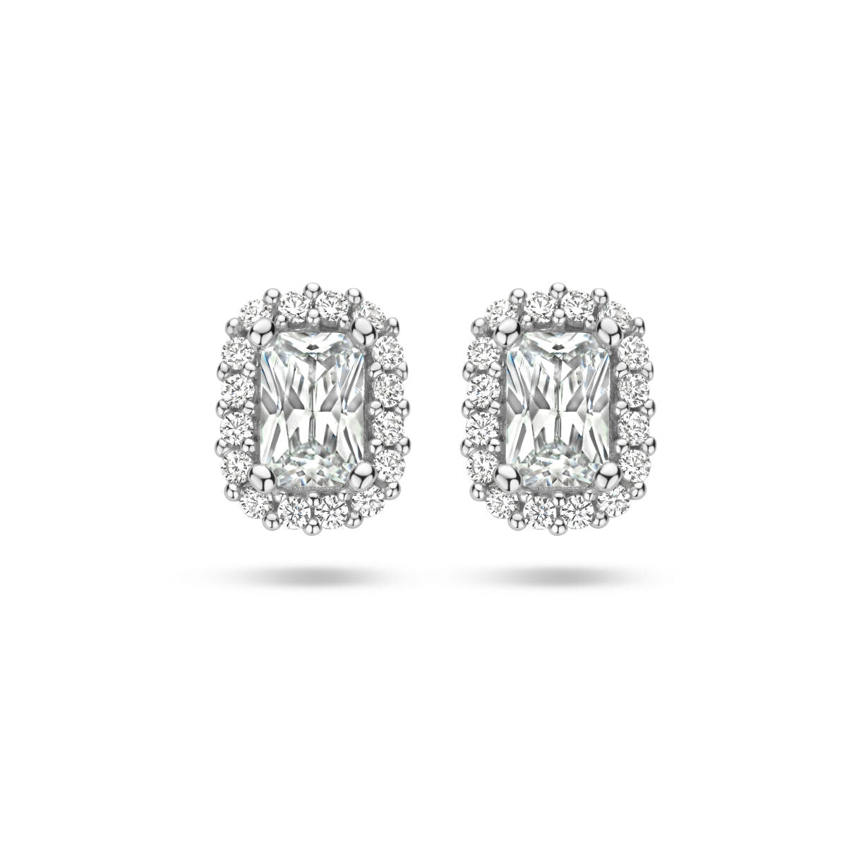 Kolczyki z cyrkonią w kształcie halo, srebrne, pokryte rodem, z prostokątnym kamieniem otoczonym drobnymi cyrkoniami.