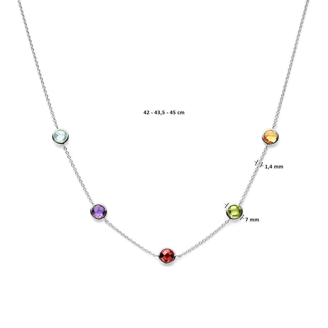 De Van der Kooij Collectie zilveren ketting dames kleurstenen gerhodineerd heeft vijf kleurrijke stenen (blauw, geel, groen, rood, paars) en wordt stijlvol gepresenteerd op een witte achtergrond. Kettinglengte en steengrootte vermeld.