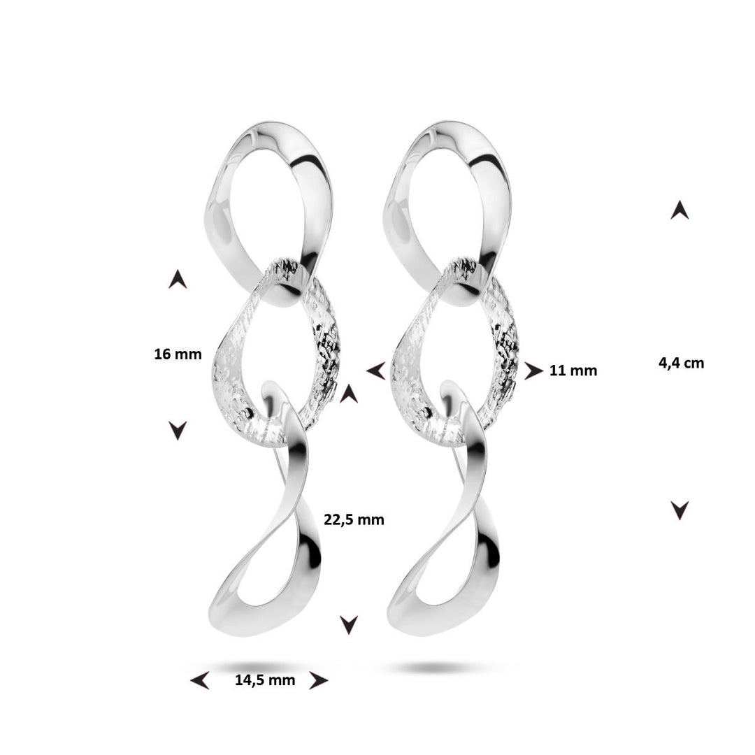 Een paar Van der Kooij Collectie oorhangers ovaaltjes poli/mat in gerhodineerd 925 zilver, met een modern abstract ontwerp met structuurdelen. Afmetingen: 16 mm, 22,5 mm, 14,5 mm, 11 mm; totale hoogte 4,4 cm.