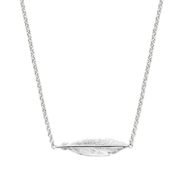 De Van der Kooij Collectie collier veer 40,5 + 3 cm zilver gerhodineerd heeft een dunne jasseron schakel en een gedetailleerde veervormige hanger, weergegeven op een effen witte achtergrond.