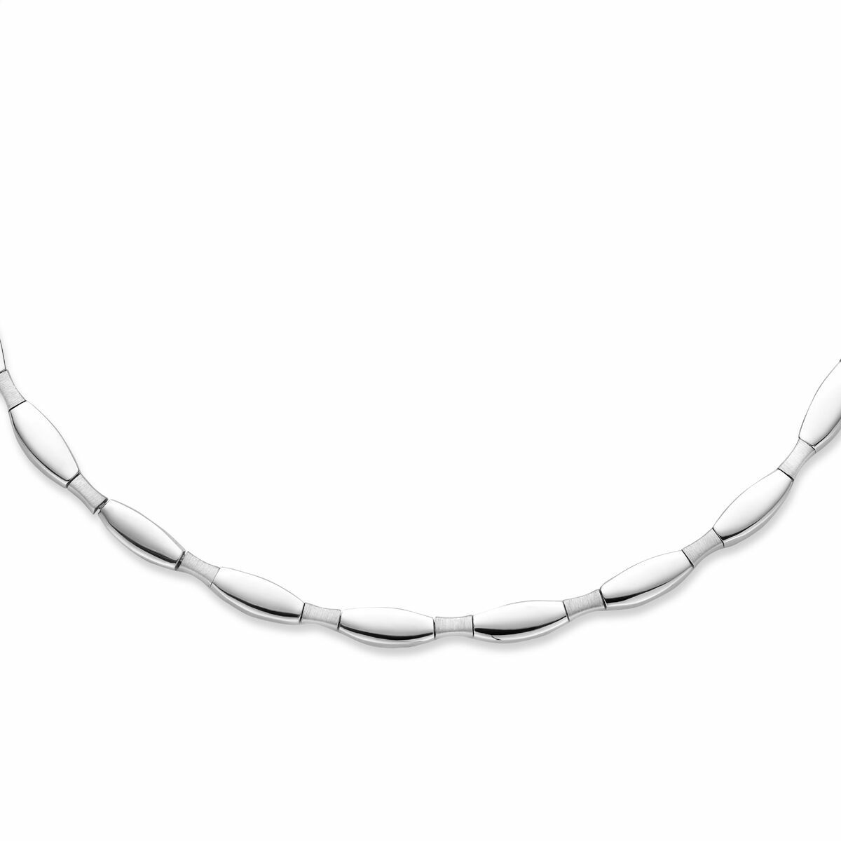 Naszyjnik choker o szerokości 5,5 mm i długości 43 cm, wykonany z polerowanego i matowego srebra, pokryty rodem.