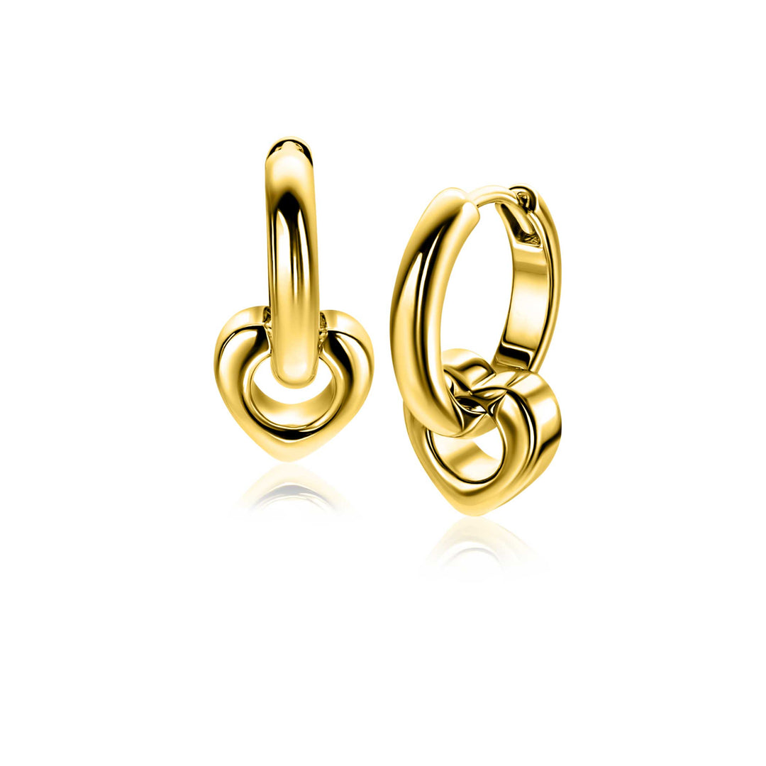 Een paar Zinzi oorbedels zilver verguld (ZICH2695G), elk met een delicaat, bungelend gouden hart bedeltje, afgebeeld op een witte achtergrond. Voeg een vleugje elegantie toe aan je look met deze stijlvolle oorbellen van Zinzi.