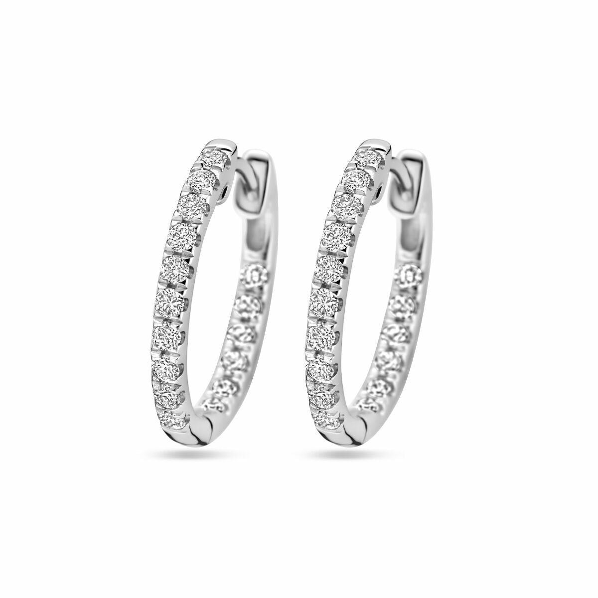 Srebrne kolczyki koła z lab-grown diamentami o łącznej wadze 0,46 ct, wykonane z 14K białego złota.