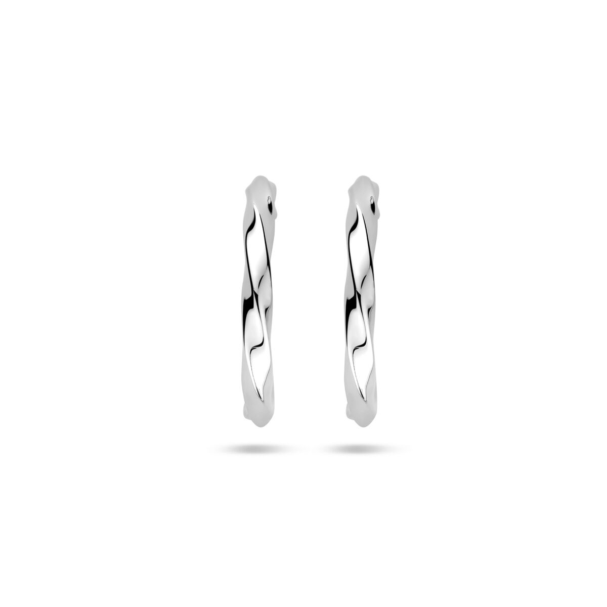 Srebrne kolczyki koła o średnicy 18,5 mm, skręcone, z rhodium.