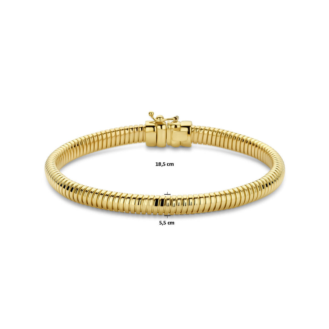 De Van der Kooij Collectie armband omega is een 14K geelgouden armband met een slangenketting design, 5,5 mm breed en 18,5 cm in omtrek, met een veilige sluiting en ronde vorm.