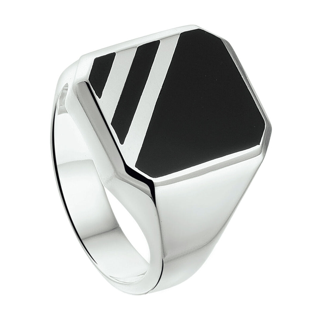 De zegelring massief onyx zilver wit van Van der Kooij Collectie heeft een moderne zwarte zeshoekige wijzerplaat met twee diagonale zilveren strepen. Het is een strak, reflecterend en elegant ontwerp geïnspireerd op zwarte onyx.