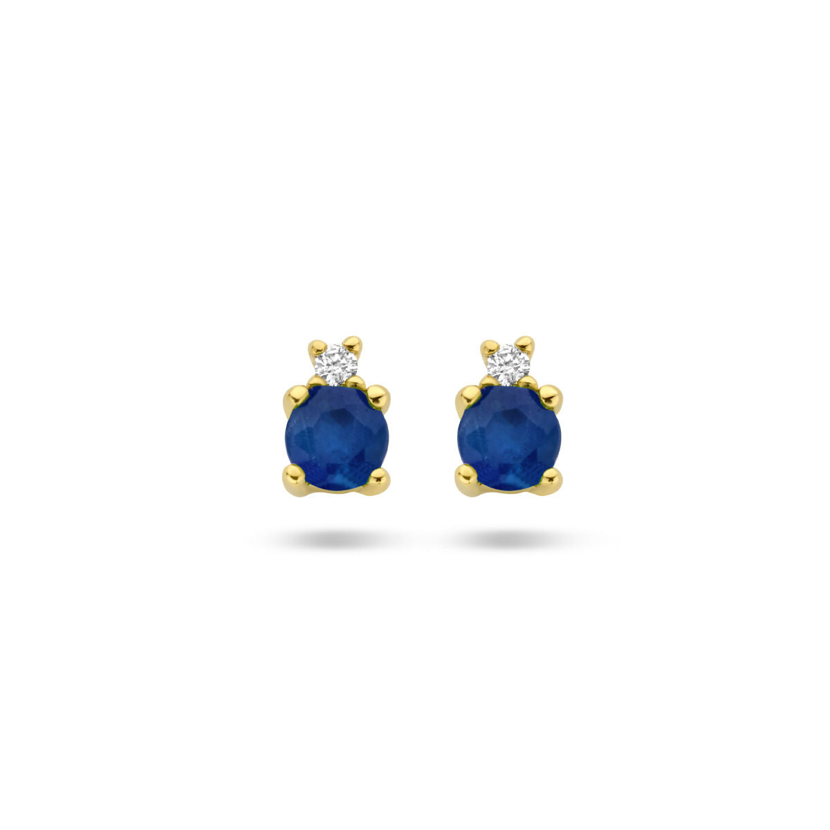 Kolczyki z niebieskim szafirem i diamentem 0,015 ct w złotej oprawie 14K.