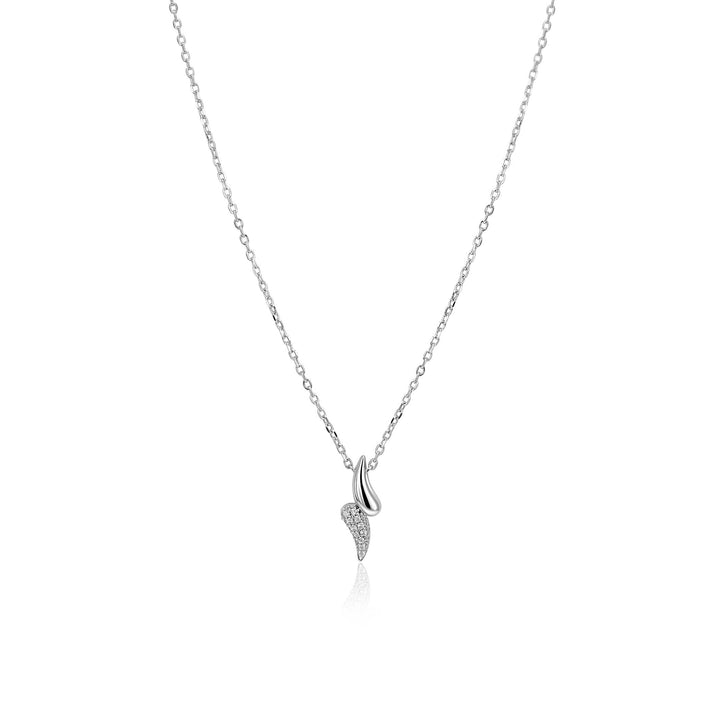 De Zinzi ketting ZIC2681 (40-45cm) is een delicate zilveren ketting van Zinzi, met een kleine gebogen hanger met sprankelende details, die lijkt op een gestileerde vleugel of veer in het midden.
