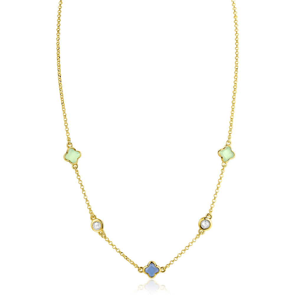 De Zinzi Ketting Gold Plated ZIC2763 van Zinzi heeft een vergulde zilveren ketting met vijf bedels: twee witte stenen, een blauwe quatrefoil en twee mintgroene klavervormige edelstenen.