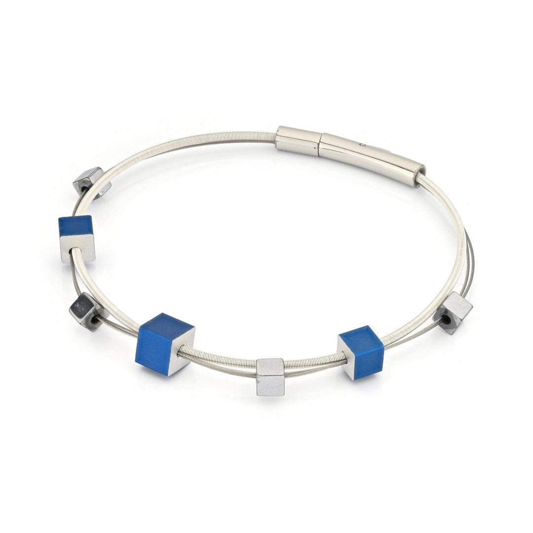 Armband speelse kubusjes blauw A257B