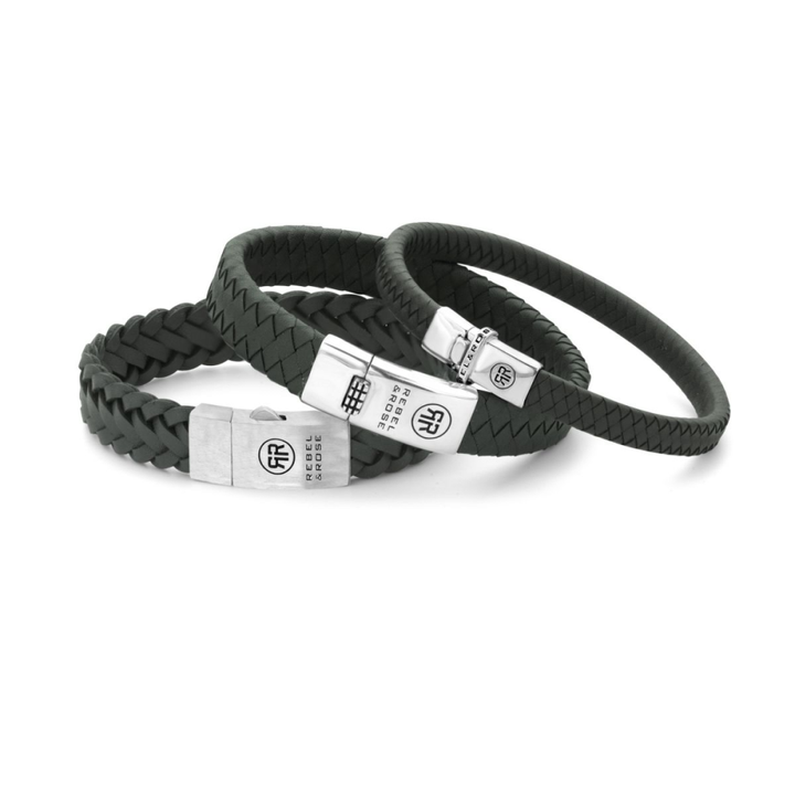 Drie Rebel & Rose Braided Raw Matt Ranger zwart leren herenarmbanden, met gevlochten textuur en gegraveerde zilveren sluitingen, worden kunstig overlapt op een witte achtergrond.