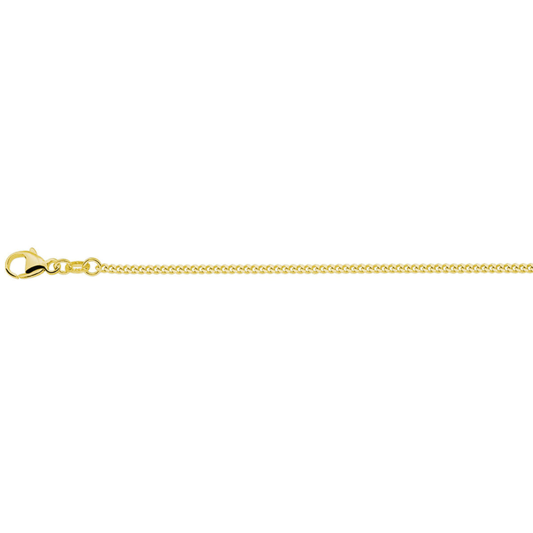 Een dunne goudkleurige heren ketting gourmette (1,4 mm zilver verguld) van Juwelier van der Kooij met een karabijnsluiting, horizontaal weergegeven op een witte achtergrond.