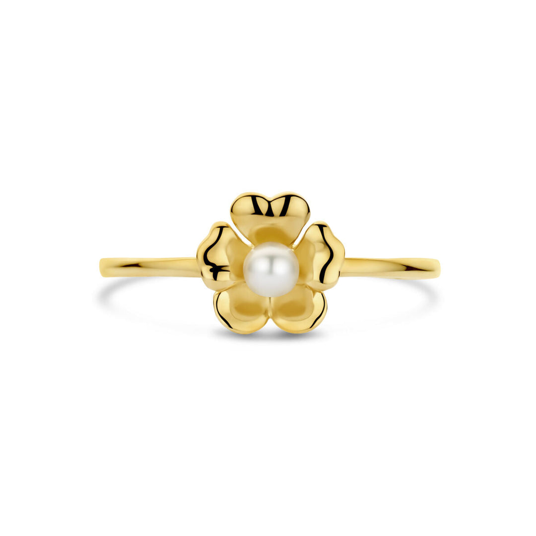 De ring bloem parel 14K geelgoud van Van der Kooij Collectie is een delicate 14k geelgouden ring met een bloemvormig ontwerp en een enkele witte zoetwaterparel in het midden.