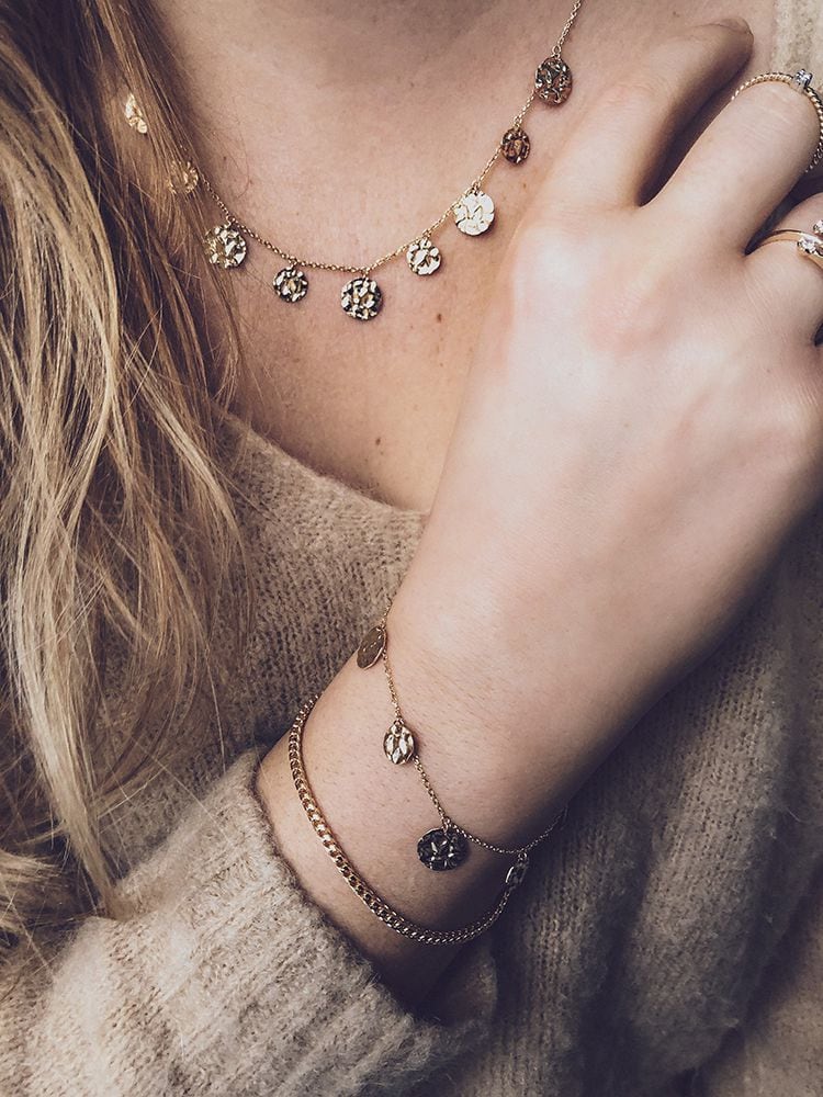 14K Żółte Złoto Naszyjnik z Młotkowanymi Monetami – Elegancka Biżuteria dla Damskich