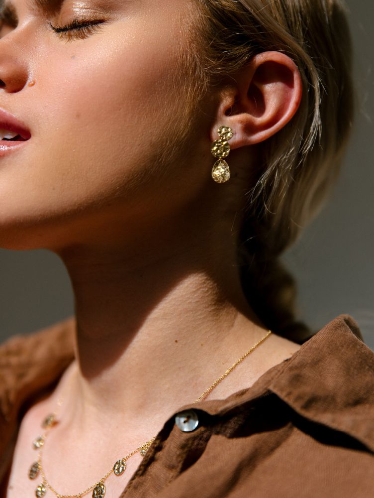 14K Żółte Złoto Naszyjnik z Młotkowanymi Monetami – Elegancka Biżuteria dla Damskich
