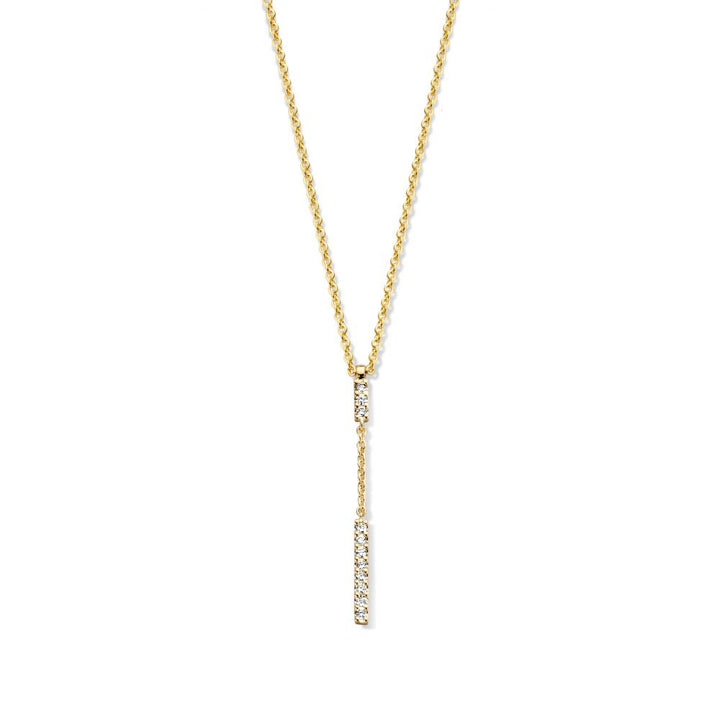 Het Geelgouden Collier met Diamanten Hanger - 14 Karaat Briljant van Excellent Jewelry heeft een dunne ketting met een minimalistische verticale balkhanger vol fonkelende diamanten, elegant gepresenteerd tegen een witte achtergrond.