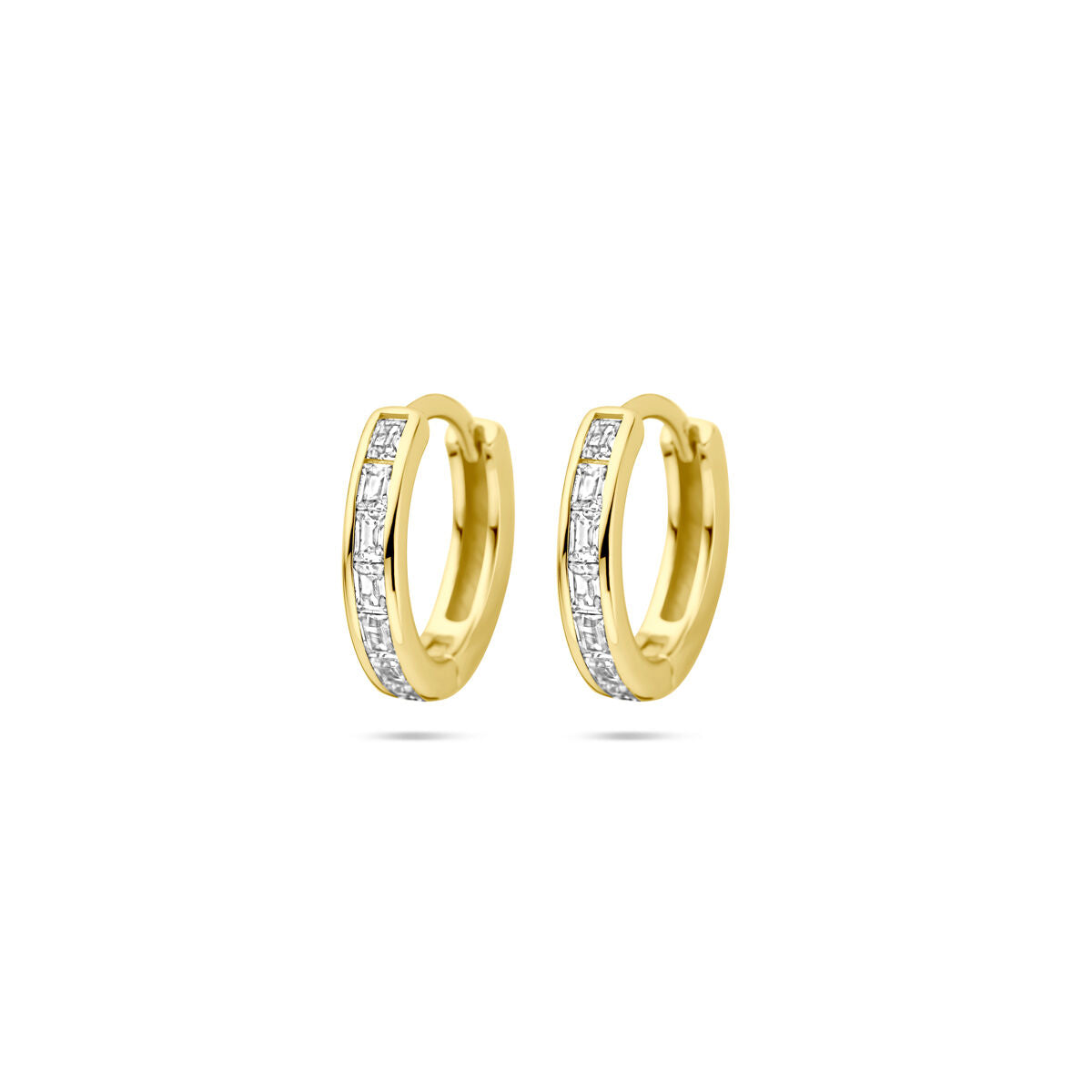 Klapoorringen van 1 micron zilver verguld met een gele afwerking en een rijtje zirkonia steentjes.