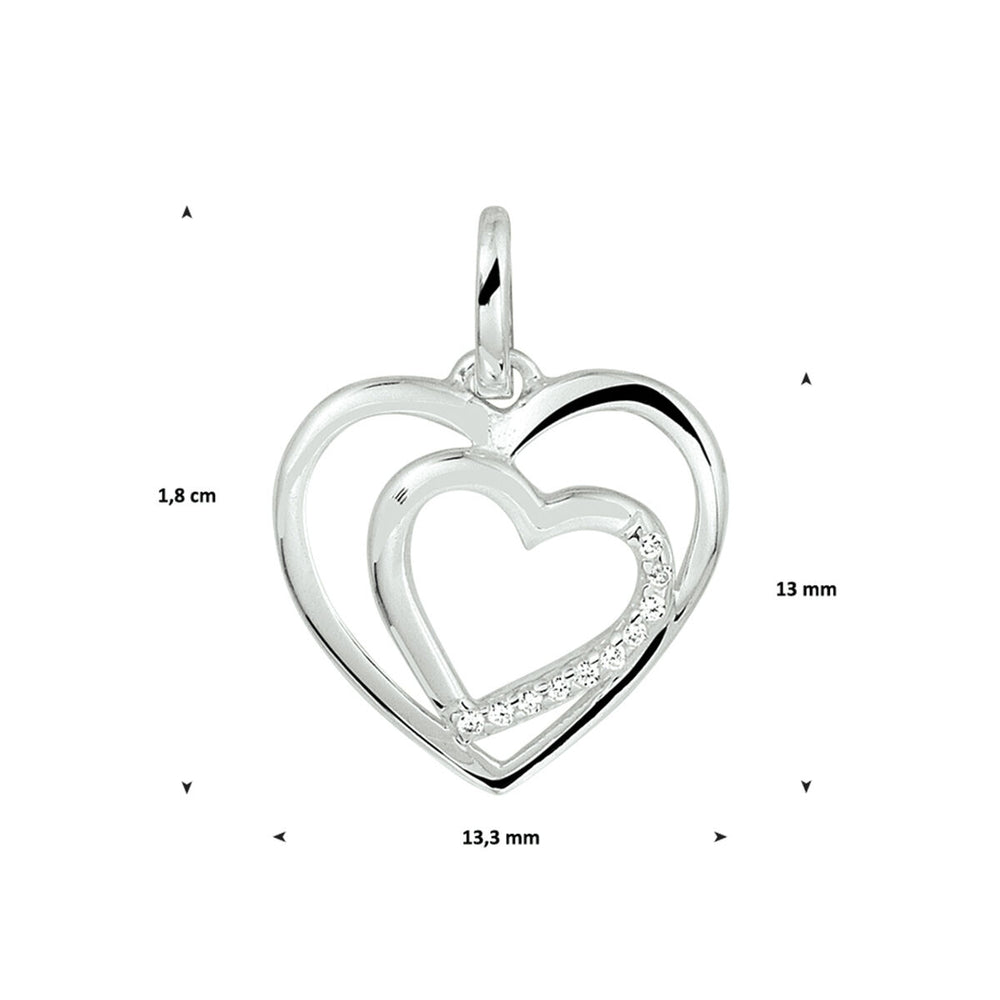 De hanger hart zirkonia zilver gerhodineerd van Van der Kooij Collectie is een dames sieraad met twee overlappende harten; het binnenste hart schittert met zirkonia. Afmeting: 1,8 cm breed, 13 mm hoog, 13,3 mm aan de basis.