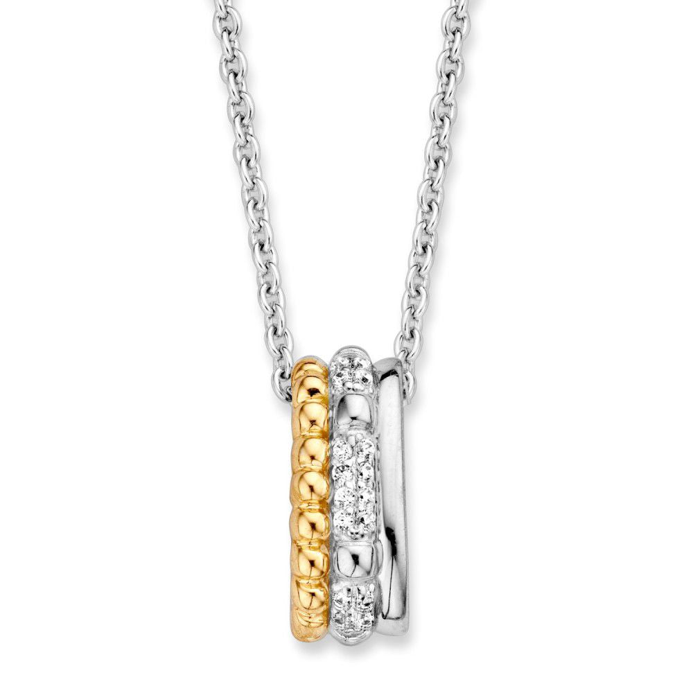 Zilveren en gouden hanger met drie ringen, waarvan één met witte zirkonia, aan een zilveren ketting.