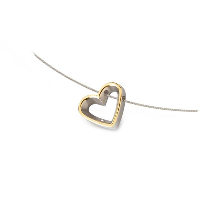 De Boccia Titanium Hanger Bicolor dia 1/0.05 (07014-02) is een delicate ketting met een hartvormige hanger van goud en zilver met een klein diamantje aan een dunne zilveren ketting, tegen een witte achtergrond.