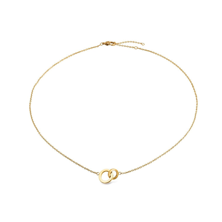 De Boccia Titanium Collier gp 08033-03 van Boccia heeft een delicate, gouden hanger met het oneindigheidssymbool, die eenvoudig in het midden van de ketting is geplaatst en tegen een effen witte achtergrond wordt afgebeeld.