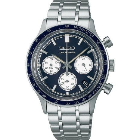 Srebrny zegarek Seiko z niebieską tarczą, stalową bransoletą i chronografem.