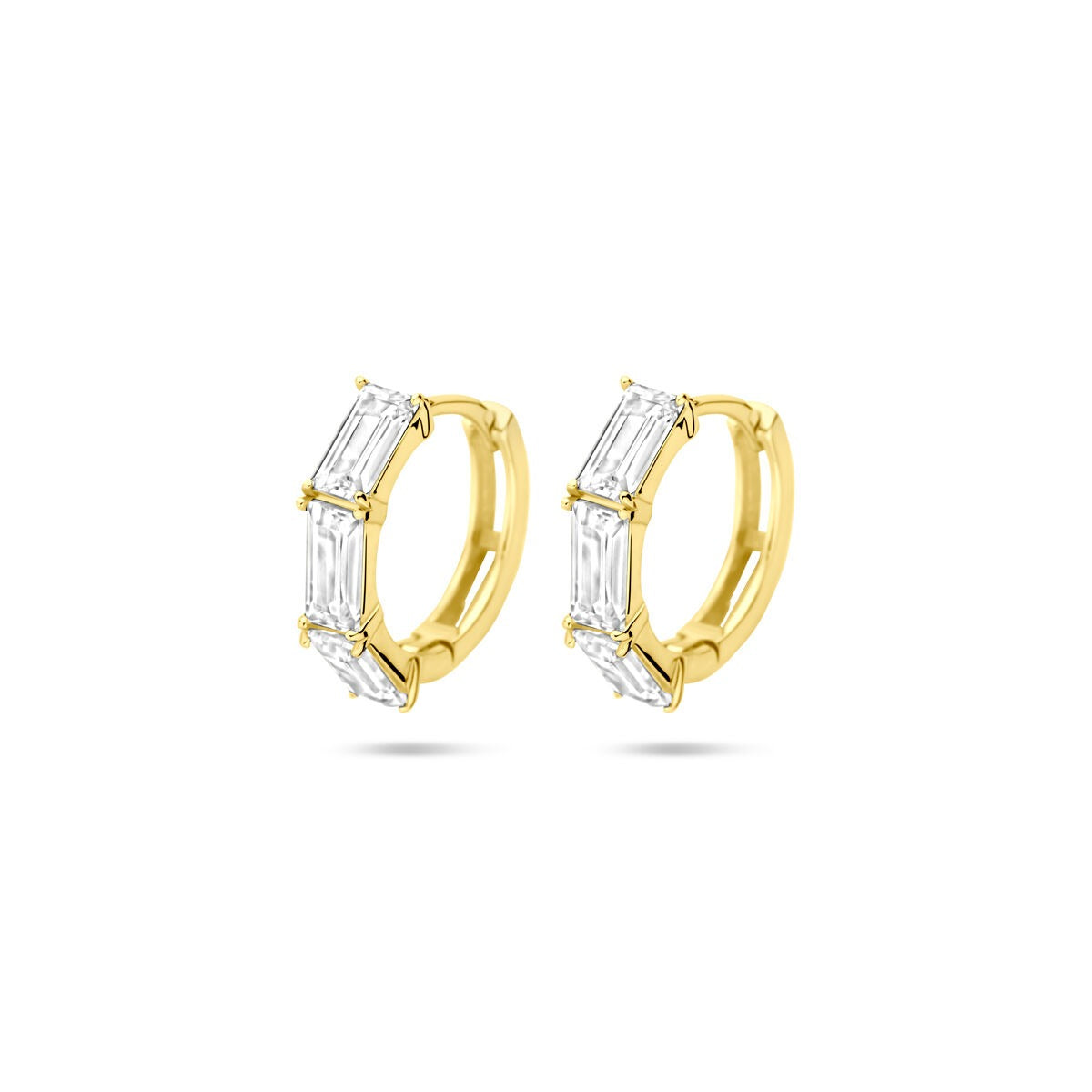 Vergulde zilveren klapoorringen met baguette zirkonia, glanzend afwerking, diameter 15,5 mm.