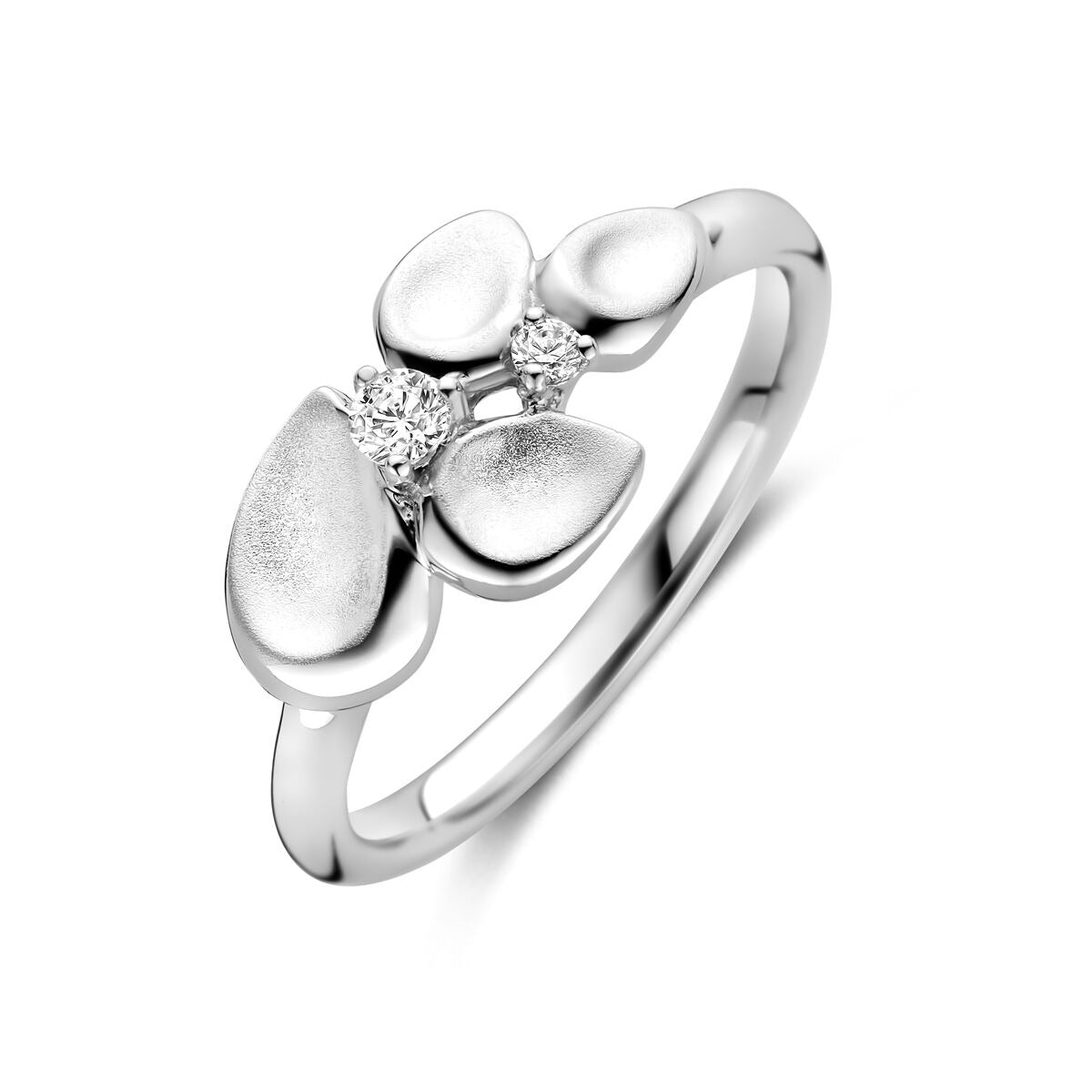 Gerhodineerde zilveren damesring met een bloemvormige design en drie zirkonia's, 8,5 mm breed.