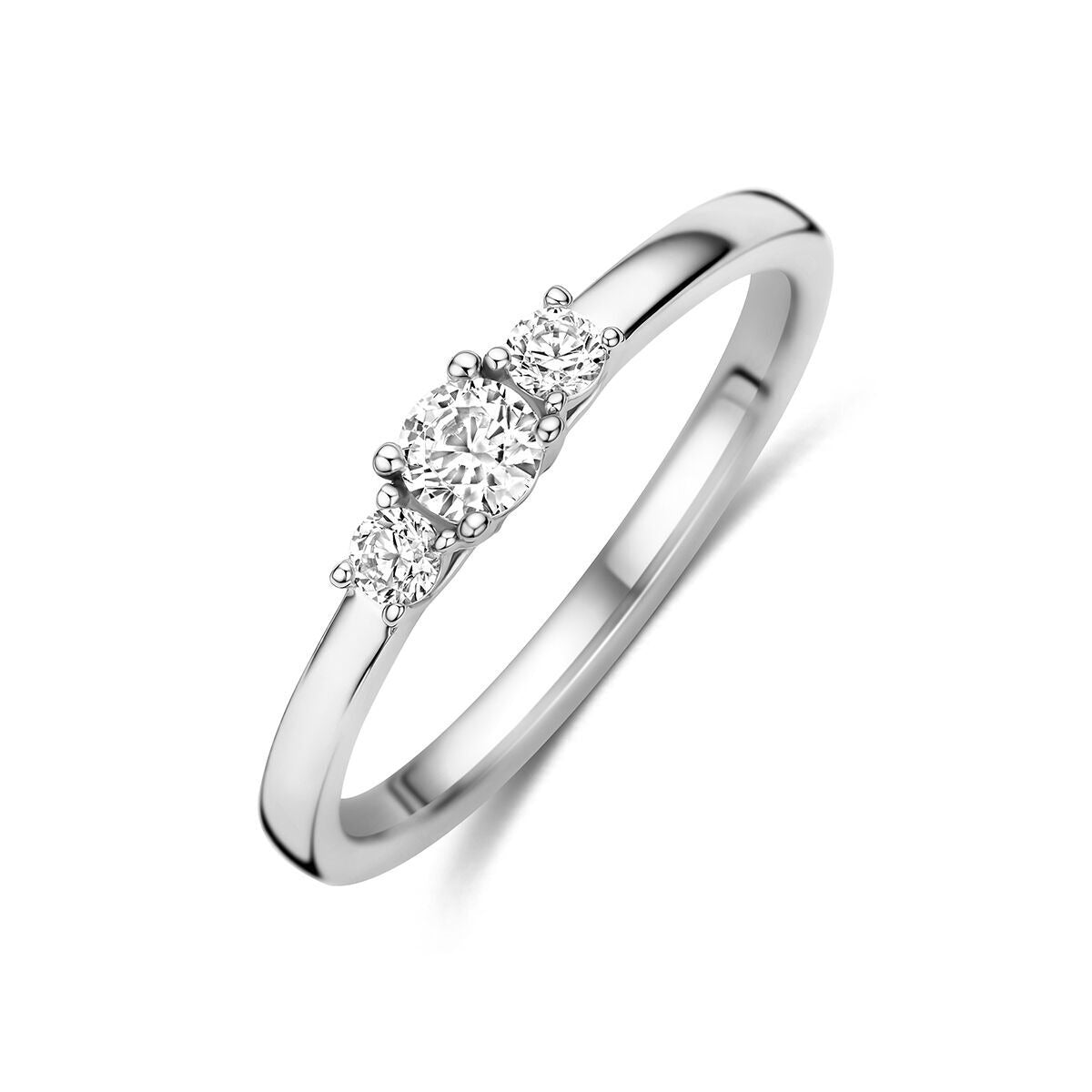 Gerhodineerde 925 zilveren ring met drie zirkonia's in een rechte lijn.