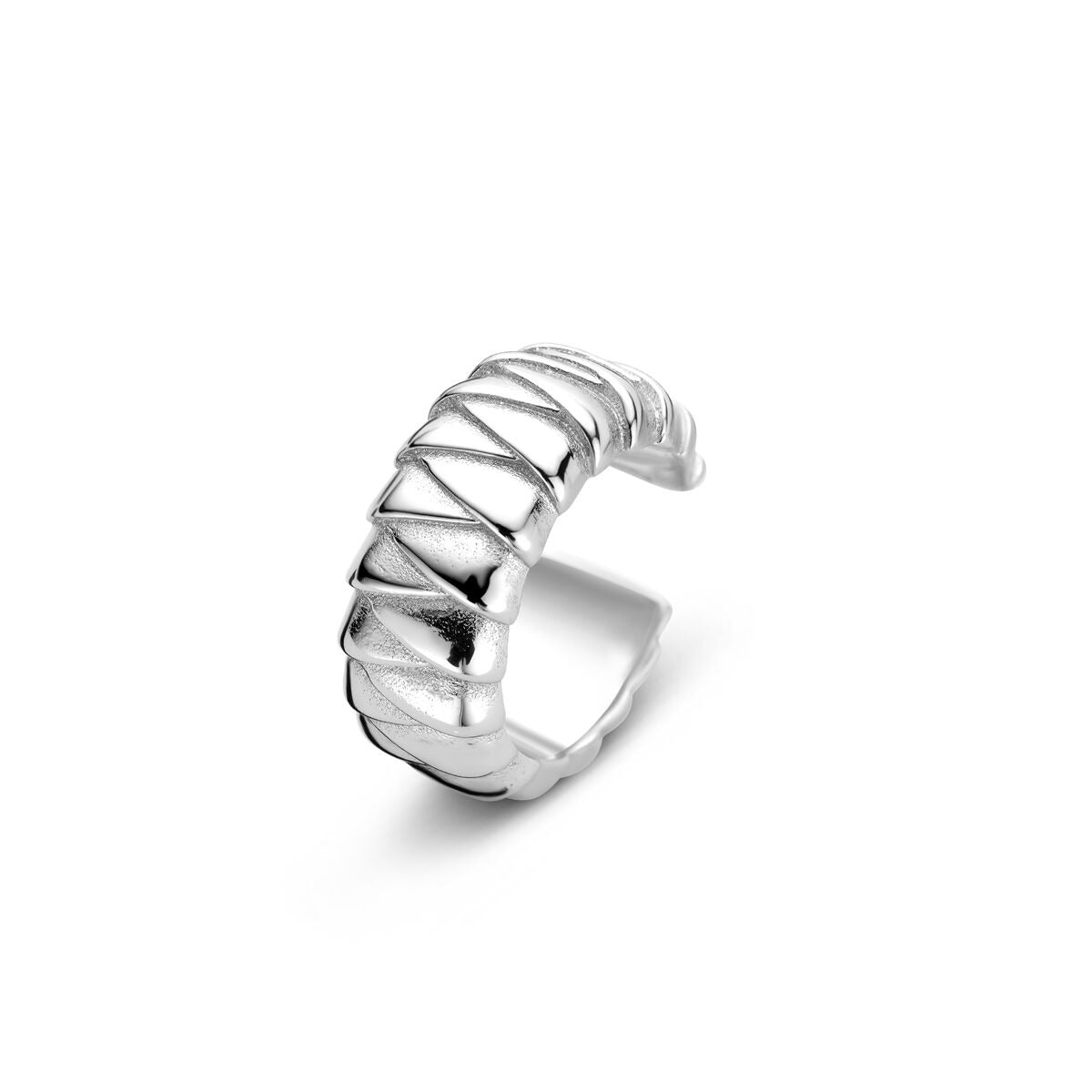 Gerhodinowany srebrny ear cuff o falistej strukturze.