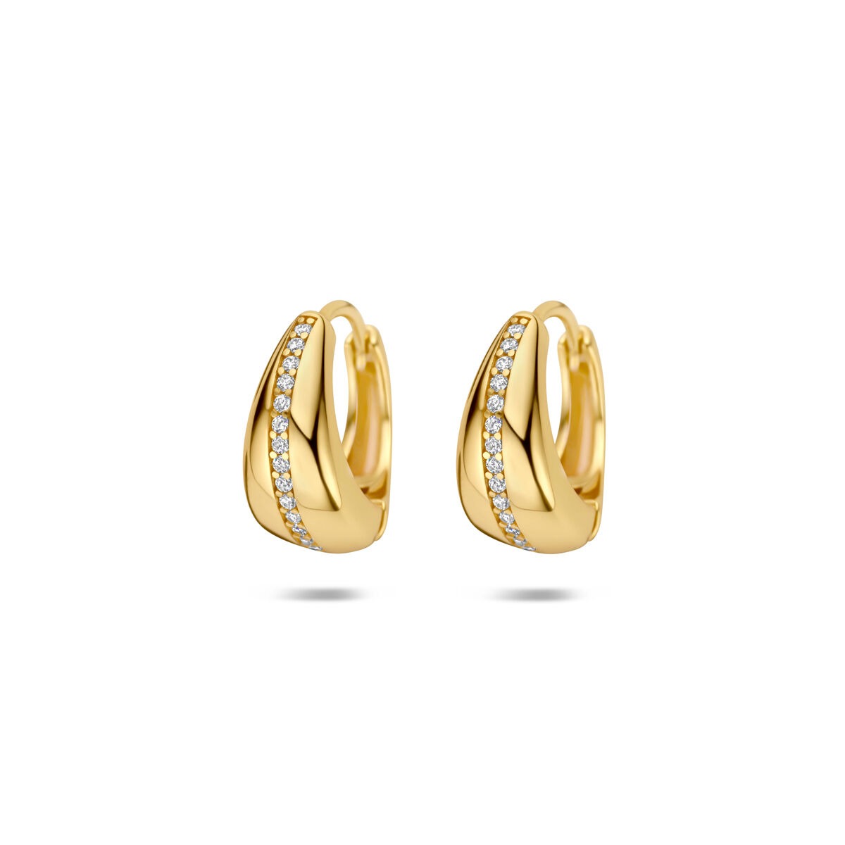 Vergulde 925 zilveren klapoorringen met een golvende vorm en zirkonia steentjes aan de zijkant.