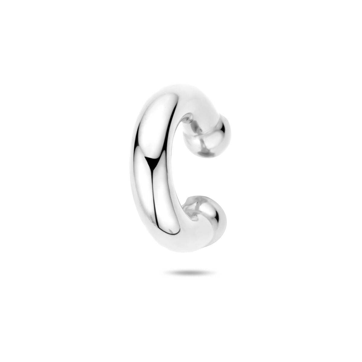 Gerhodinowany 925 srebrny ear cuff o wymiarach 20 x 5 mm.