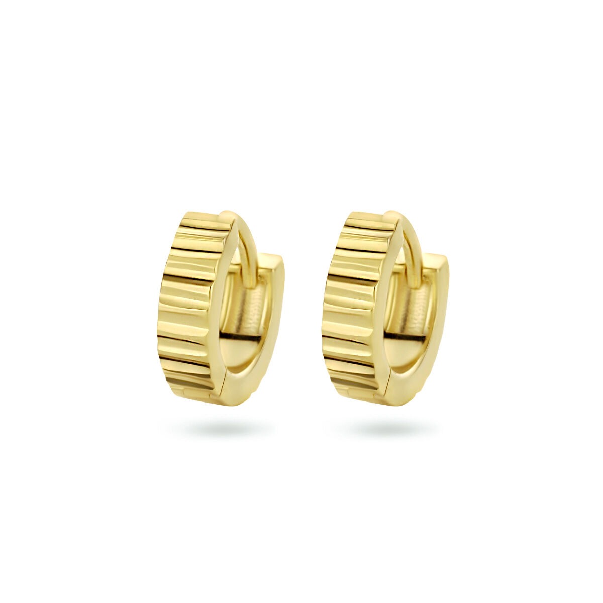 Vergulde zilveren klapoorringen van 11 mm met een gestreepte structuur en een glanzende afwerking.